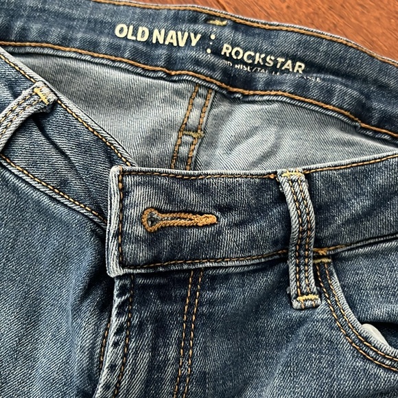 Old navy distressed rockstar jeans skinny size 6 - Picture 2 of 3